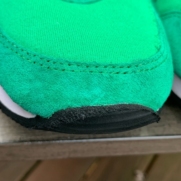 Brooks green and blue tennis shoe. Size 10.5 - Picture 12 of 14